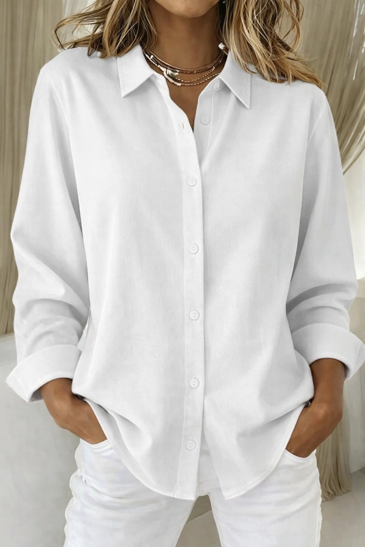 Dame langermet oversized skjorte med klassisk krage, ideell for et elegant og profesjonelt kontorantrekk.