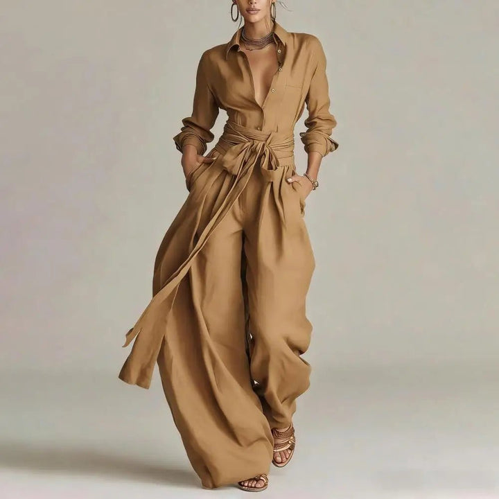 Dame co-ord sett: Stilig aprikos skjorte og vide bukser. Perfekt fritidsklær for en elegant sommerlook.