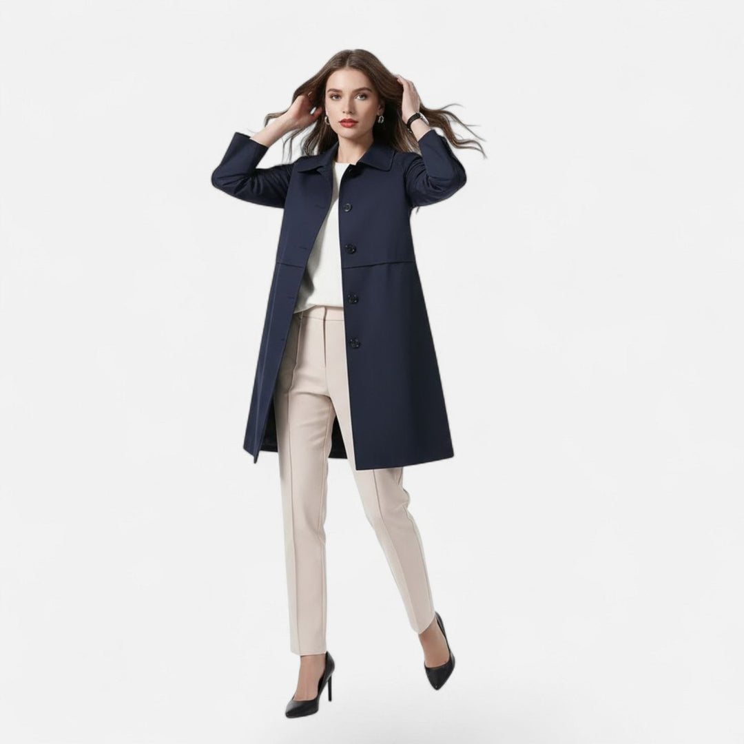 Marineblå midi trenchcoat for kvinner. Dobbeltspent og elegant design, ideell for både høst og vår.