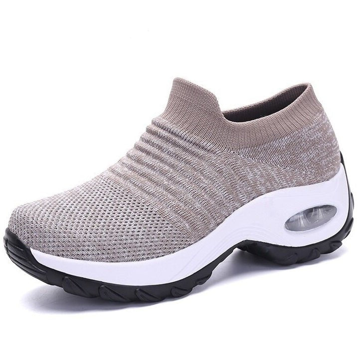 Stilige svarte slip-on sneakers for dame. Ortopediske med minneskum for komfort og fritid.