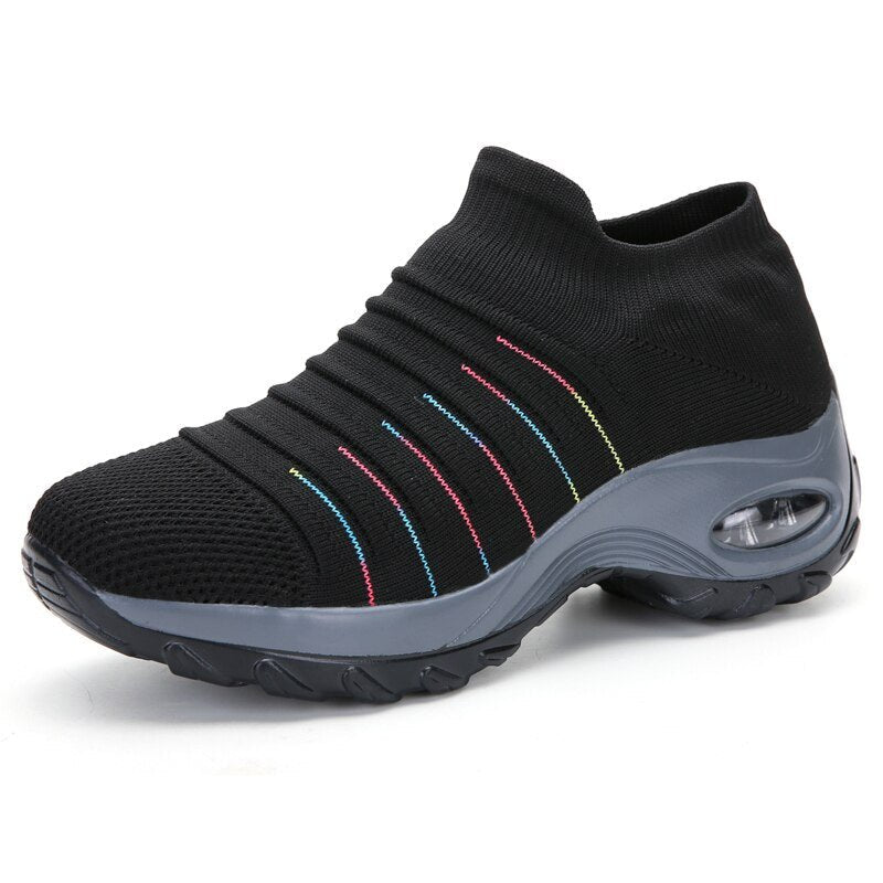 Kvinners svarte ortopediske slip-on sneakers med premium minneskum for overlegen komfort.