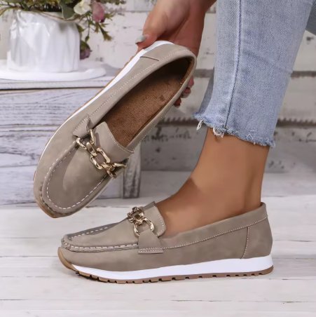 Brune elegante ortopediske loafers, flate slip-on komfortsko for kvinner med sklisikker såle.