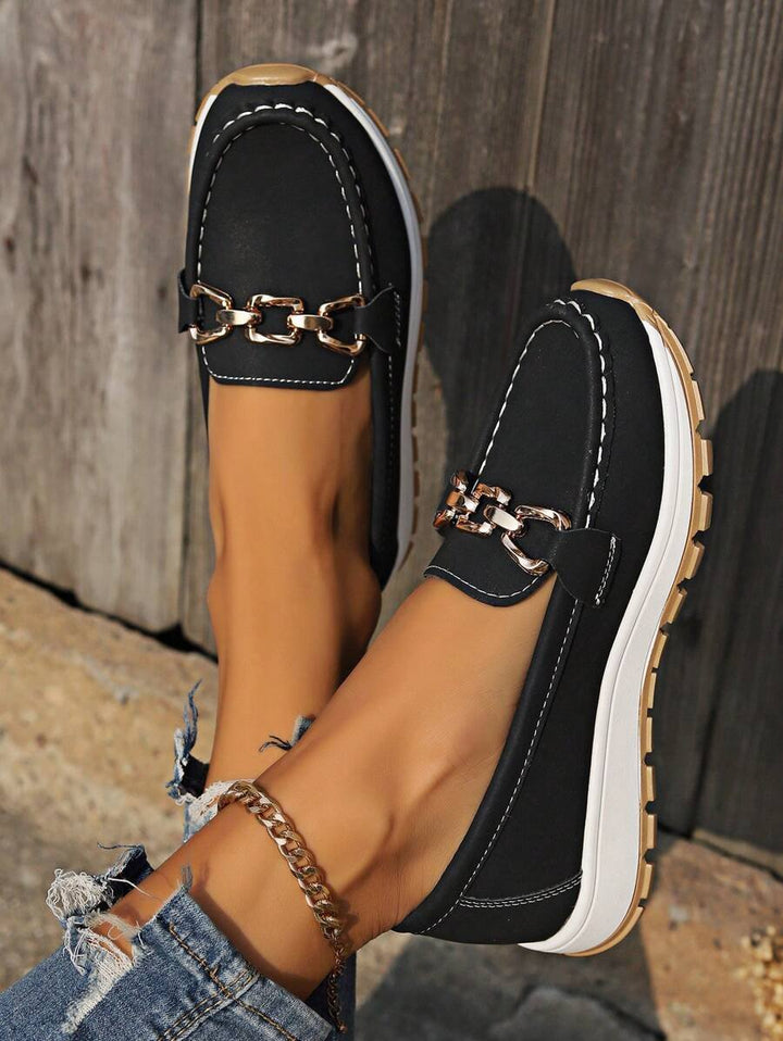 Grå ortopediske loafers for kvinner, komfortable slip-on damesko med sklisikker såle og elegant design.