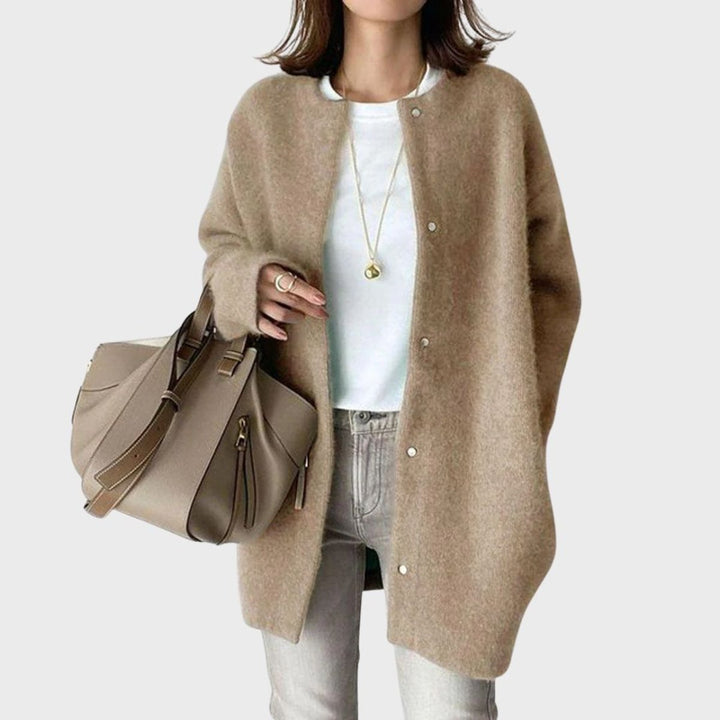 Dame oversized cardigan med knapper for avslappet stil. Perfekt for komfortabel hverdagsbruk.