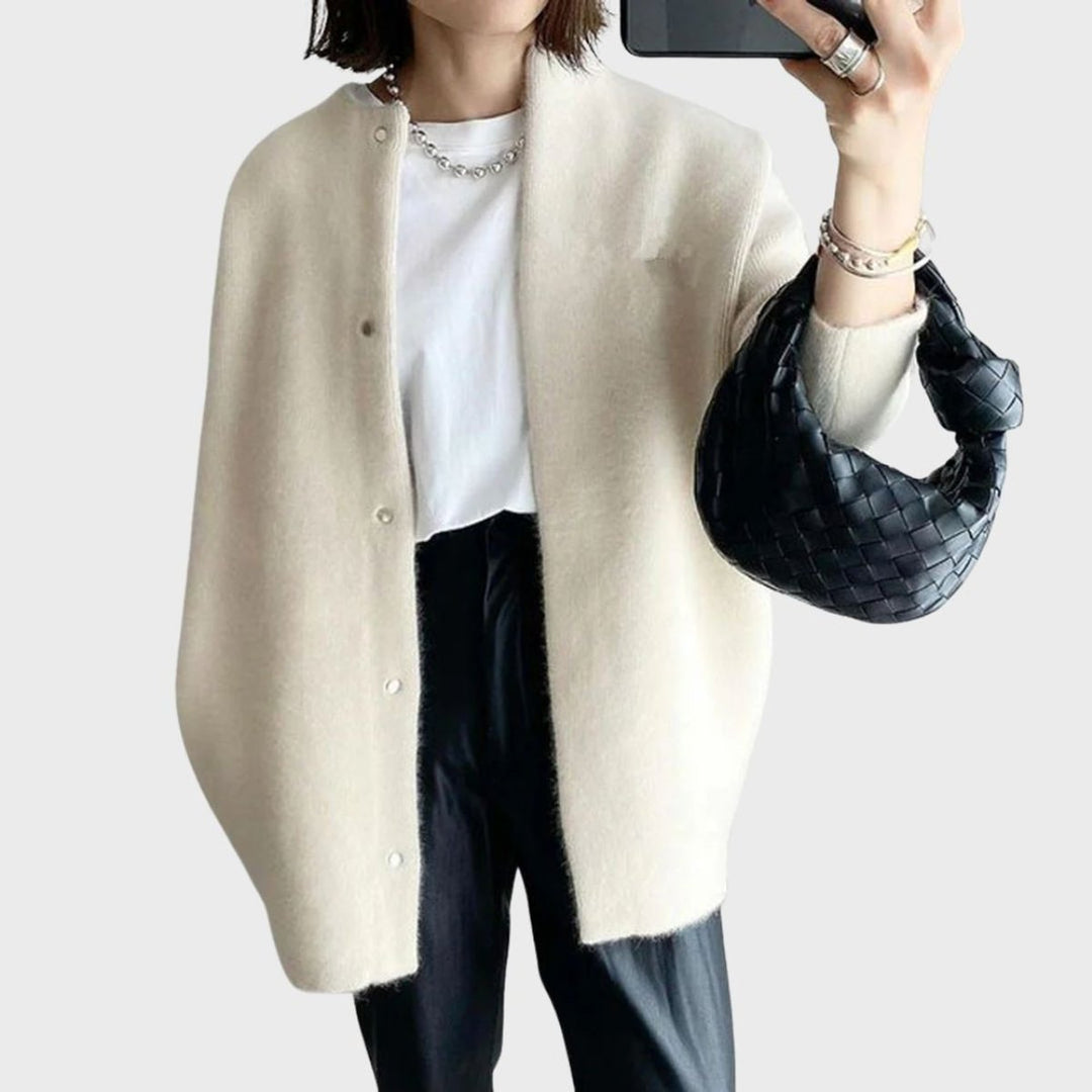 Komfortabel oversized genser cardigan med knapper til dame. Ideell for en avslappet, men chic look.