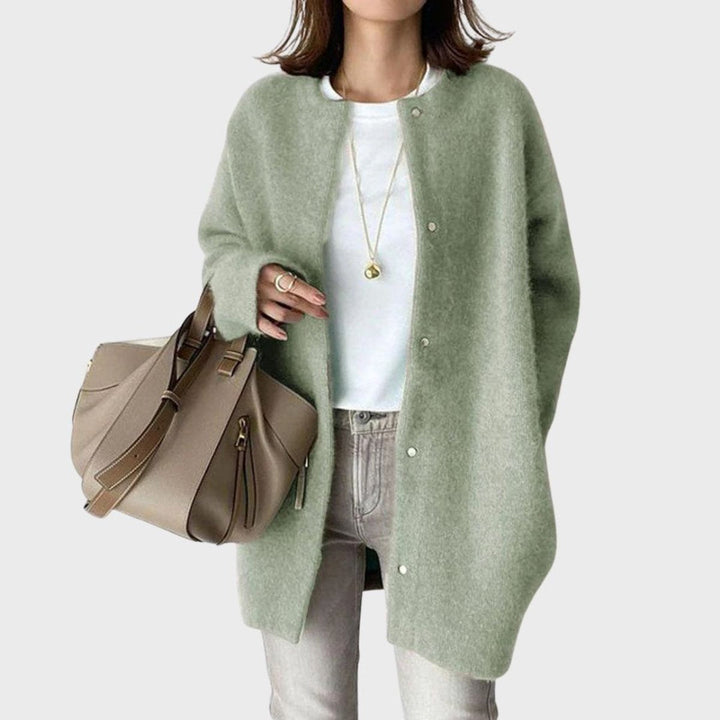 Allsidig oversized damecardigan med knapper, perfekt for lag-på-lag og komfortabel stil.