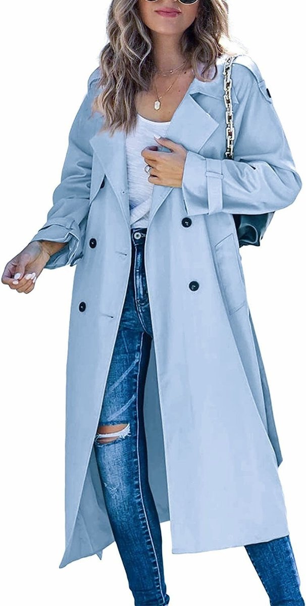 Nærbilde av stofftekstur på en oversized trench coat for kvinner. Slitesterkt og moteriktig.