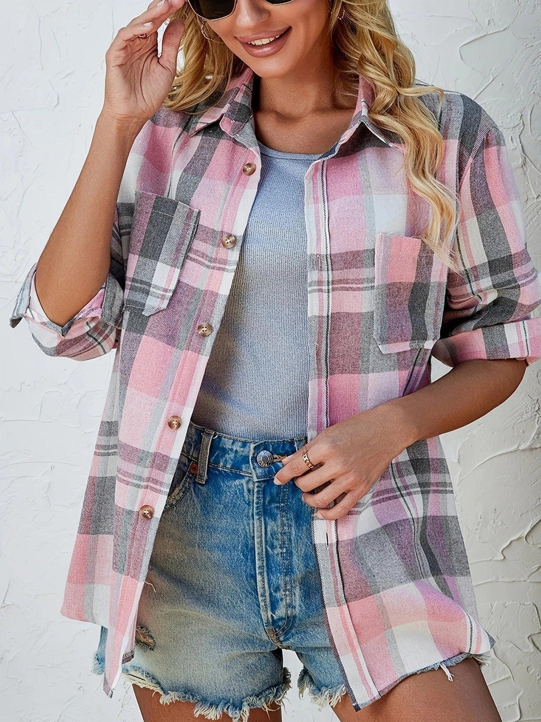 Oversized rutete dame skjorte, ideell for casual hverdagsbruk. Myk og behagelig stoff.