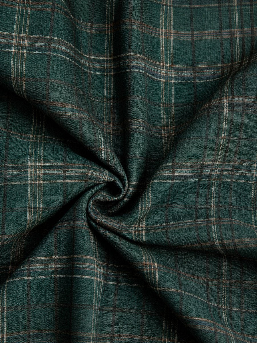 Front av elegant rutete flanell maxikjole med krage og knapper, perfekt skjortekjole for dame.