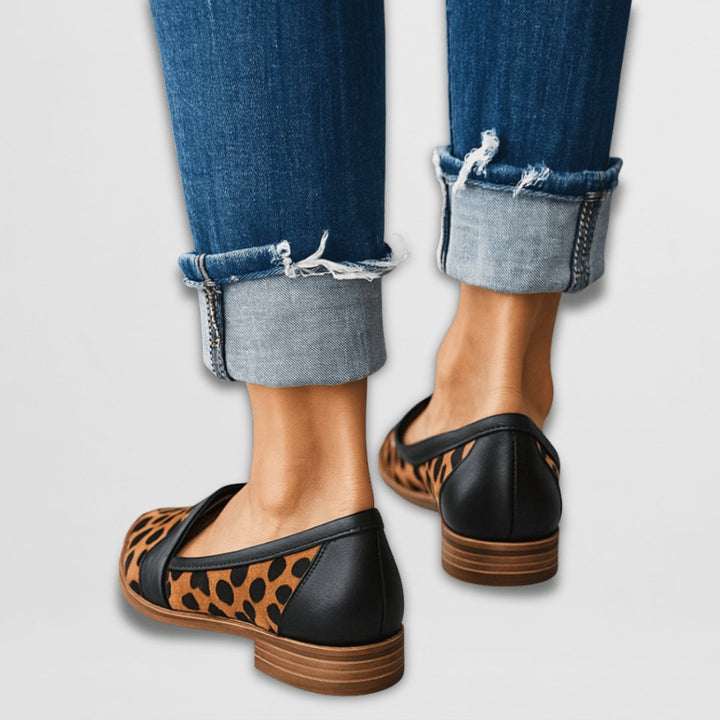 Elegante kvinne loafers i semsket skinn. Spisse damesko med ergonomisk såle gir optimal komfort.