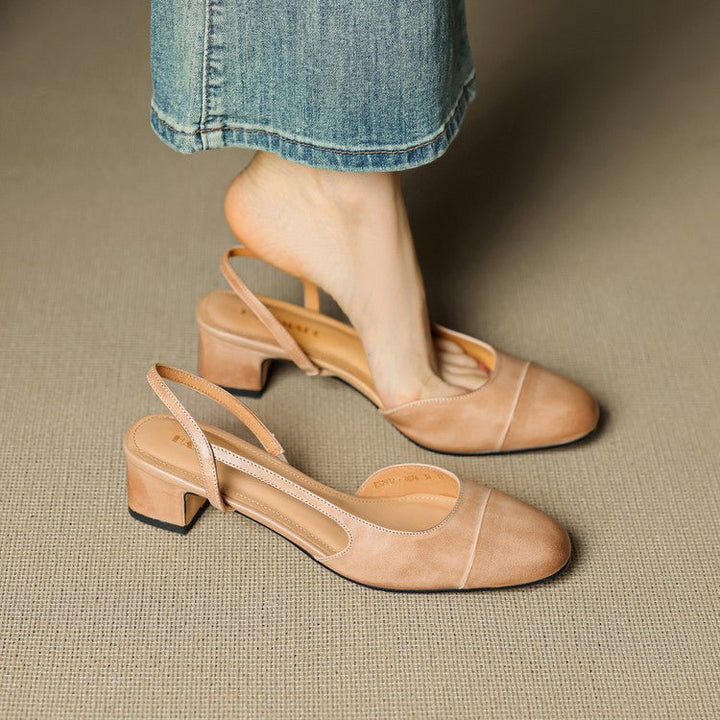 Klassiske damepumps, slingback design med spiss mandeltå, perfekt for kontor og formelle anledninger.