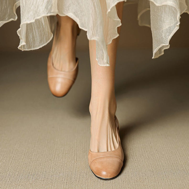 Komfortable slingback sko for kvinner, i nøytral farge med blokkhæl, ideelle for hverdagsbruk.