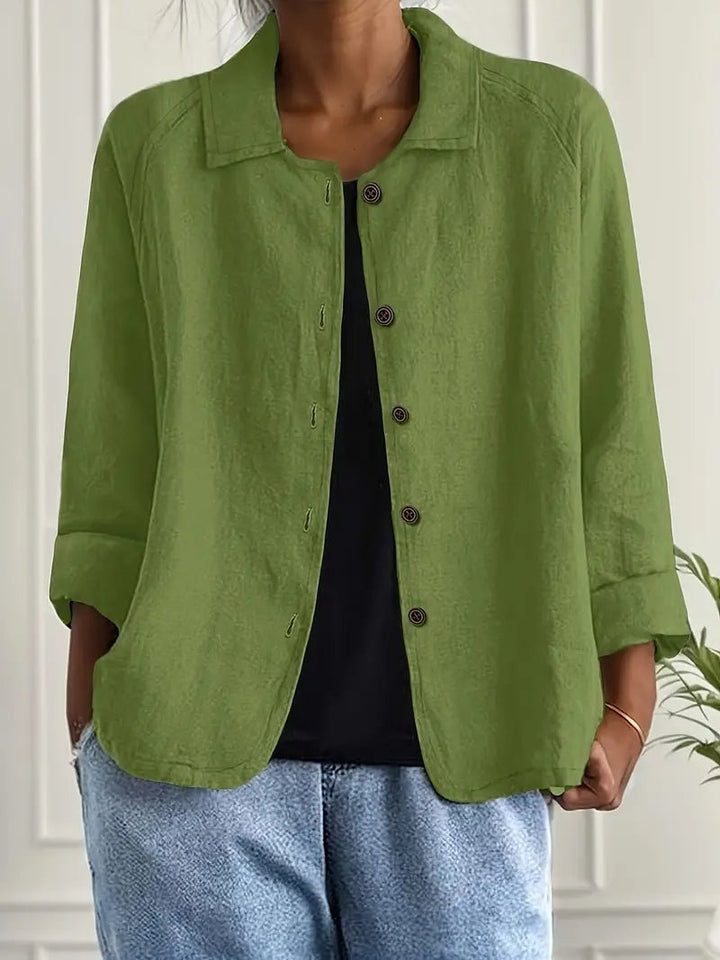 Relaxed dameblazer med lange ermer og knapper, perfekt for en uformell, men stilfull look.