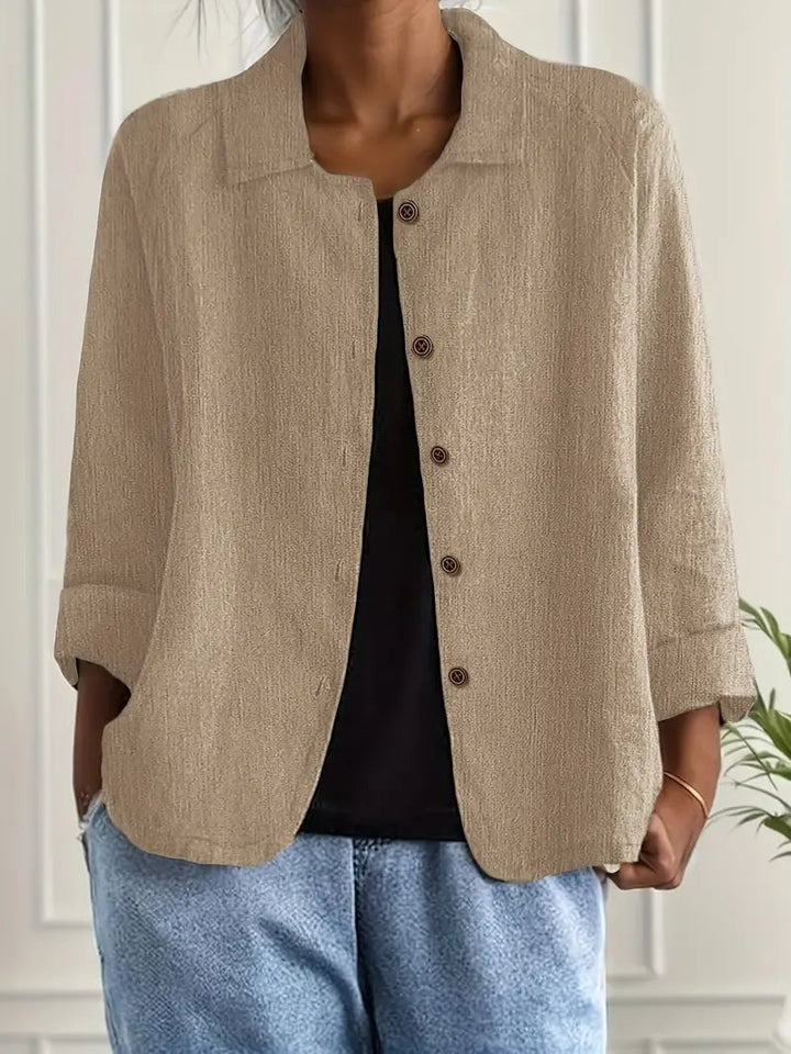 Elegant relaxedfit dameblazer, langermet, knappelukking. Ideell kontor- og hverdagsjakke.