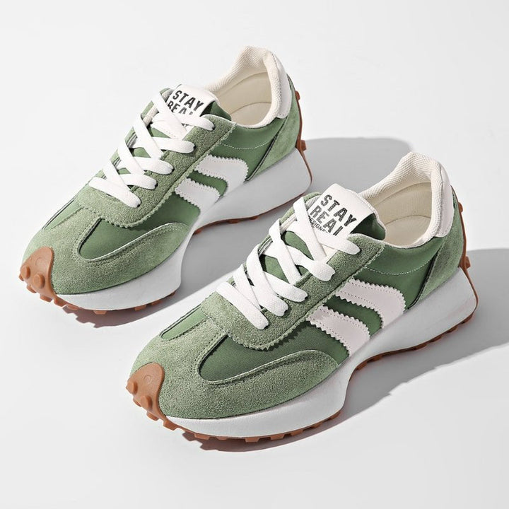 Kvinnenes retro plattform chunky sneakers med snøring, ideelle for hverdagsstil og komfort.
