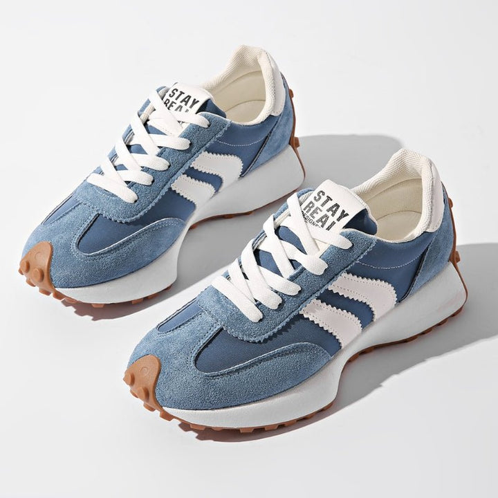 Moderne dame sneakers, chunky design, komfortable plattformsko med snøring for fritid.