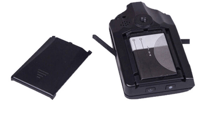 Kompakt 1080P Full HD dashcam for diskret montering i bil, med nattesyn og G-sensor.