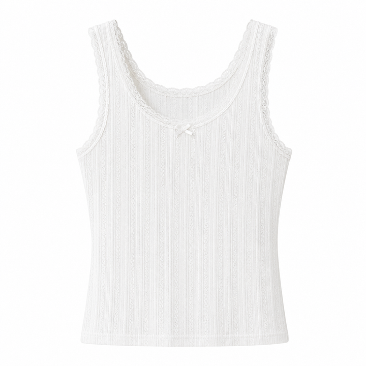 Ermeløs hvit camisole topp for dame med fine blonder, behagelig og stilig for varme sommerdager.