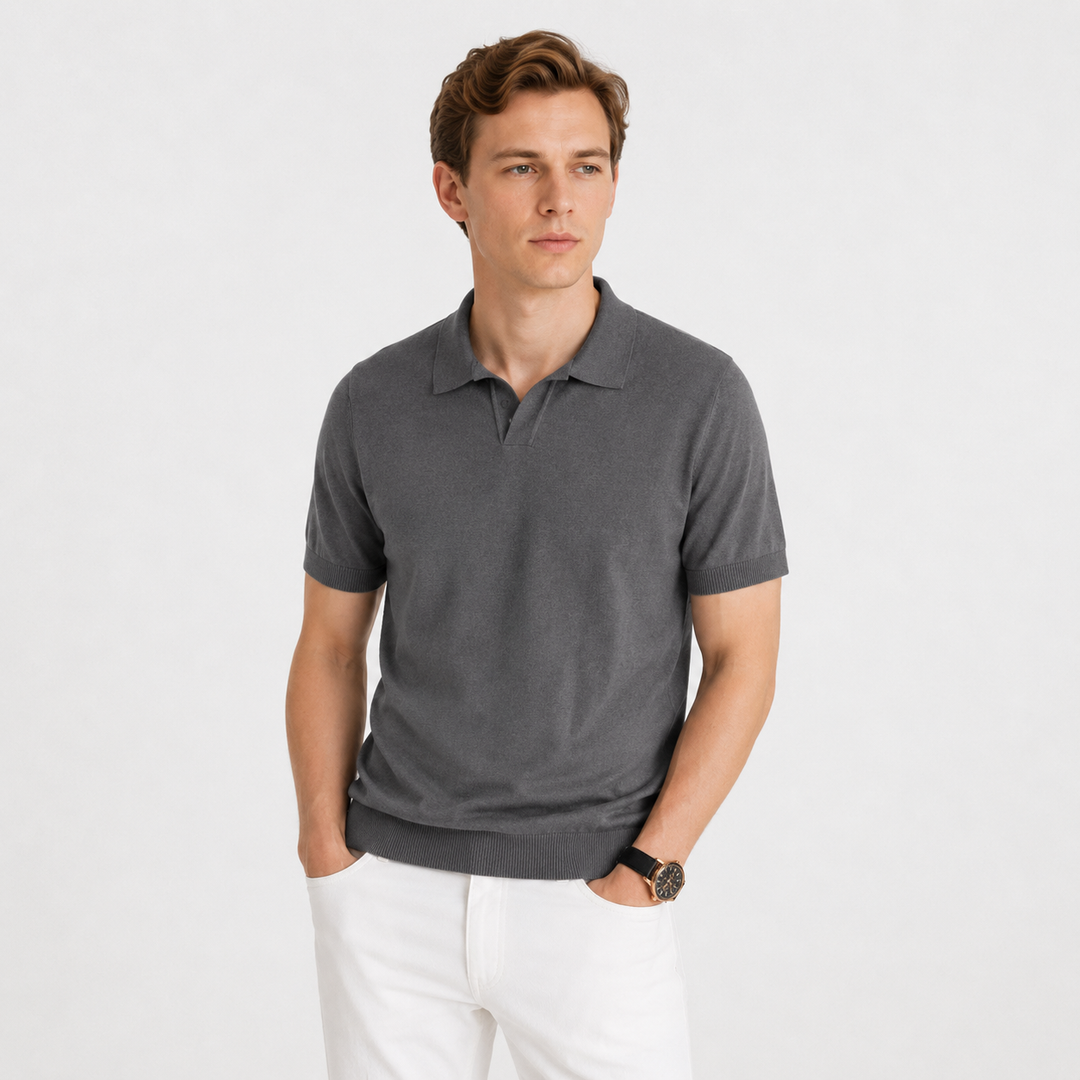 Strikket herre poloskjorte i slim fit. Komfortabel og elegant italiensk stil for moderne menn.
