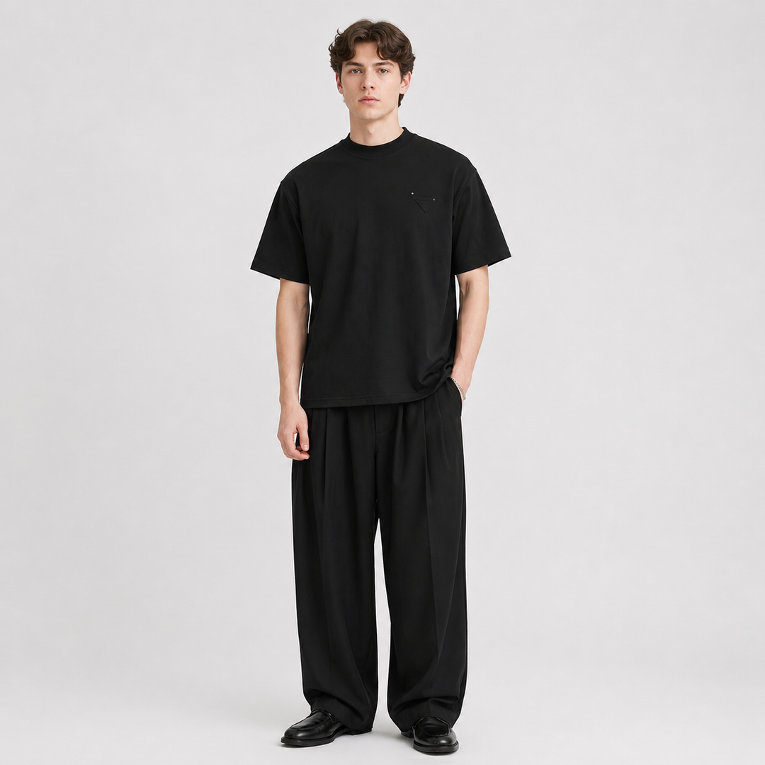 Robust herre t-skjorte i bomull med rund hals, ideell for streetwear og hverdagsmote.
