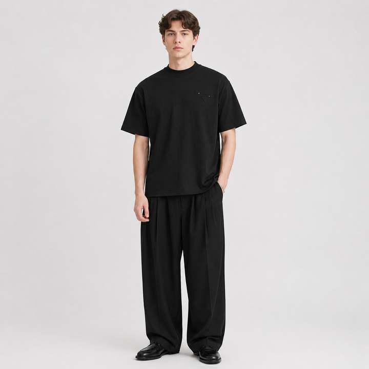 Robust herre t-skjorte i bomull med rund hals, ideell for streetwear og hverdagsmote.