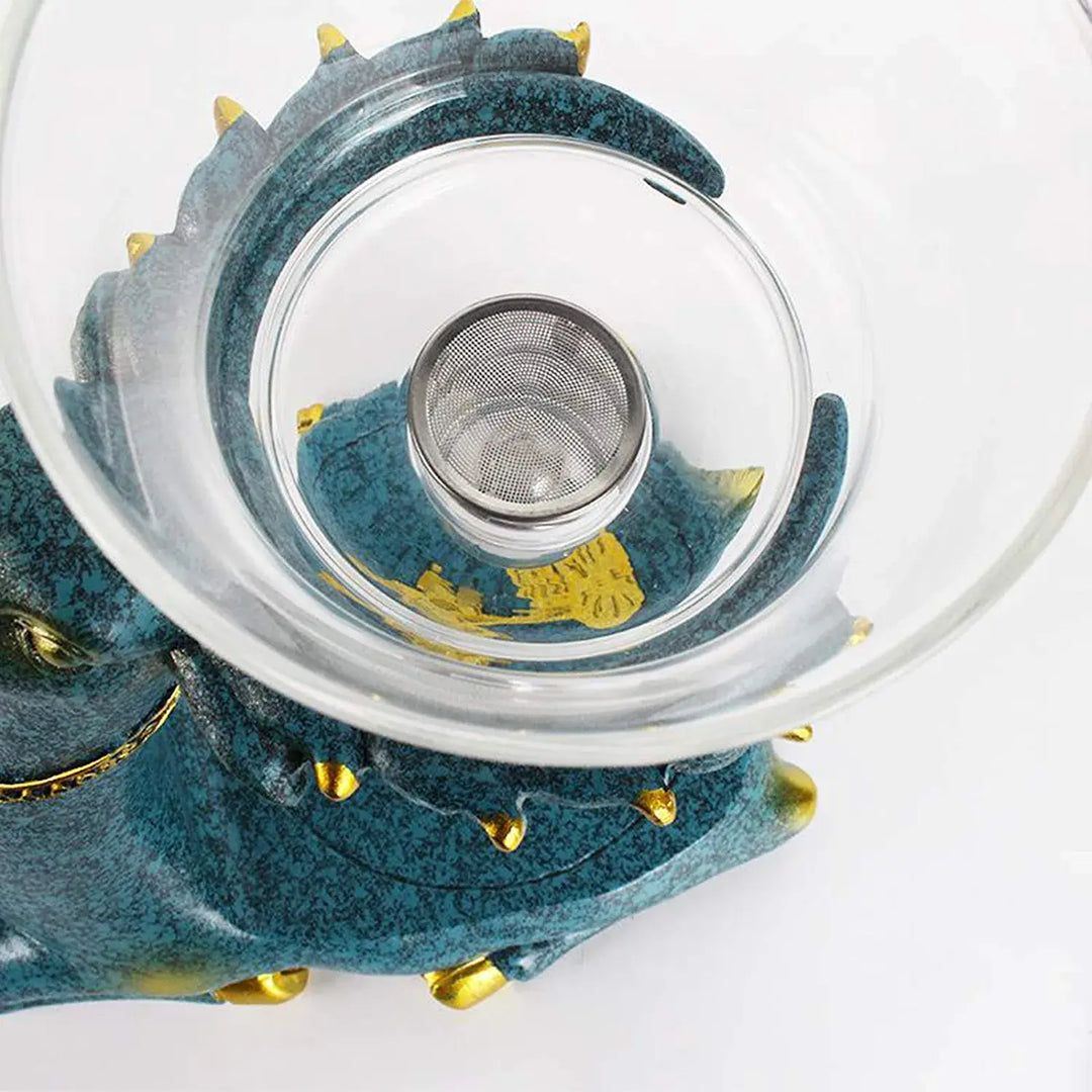 Gjennomsiktig glass tekanne med hjorte infuser. Se teen trekke for en perfekt farge og smak.