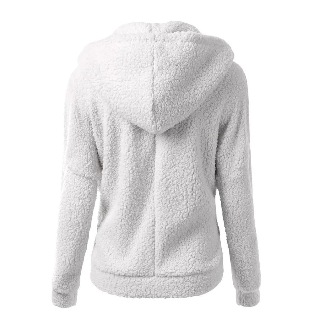 Trendy vinterjakke for dame med hette og glidelås. Komfortabel fritidsjakke for kvinnemote.
