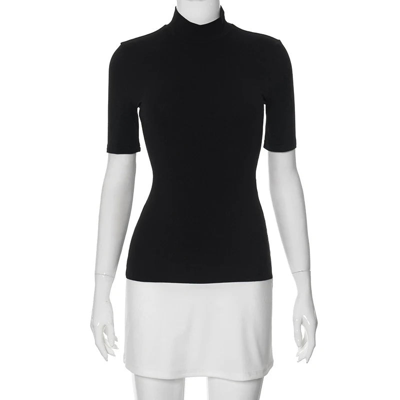 Elegant bodycon kjole for kontor eller hverdag. Svart/hvit patchwork mønster og høy hals.