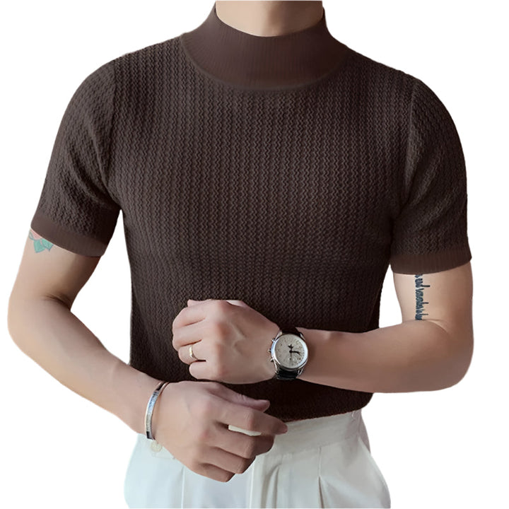 Smal herre t-skjorte med høy hals i ensfarget design. Moderne og stilfull for en trendy look.