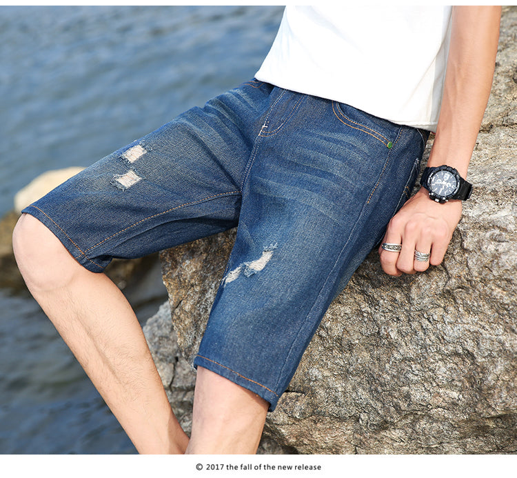 Menns lyseblå sommer fritidsshorts med strikk i midjen for optimal komfort og avslappet passform.