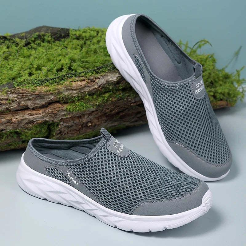 Topputsikt av menns pustende slip-on halvsko. Lettvekt og komfortabel sommersko for menn.