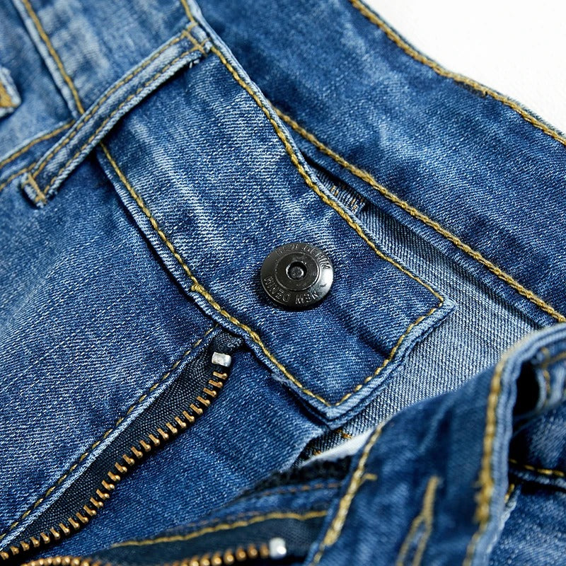 Komfortable herreshorts i bomull. Ideelle casual fritidsshorts for menn med femlommer.