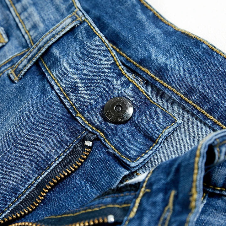 Komfortable herreshorts i bomull. Ideelle casual fritidsshorts for menn med femlommer.