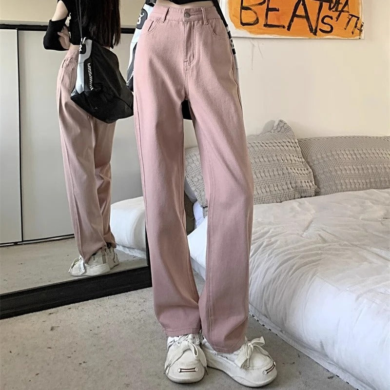 Moteklær: Vintage damejeans med vide ben i en dyp blåfarge. Perfekt for enhver anledning.