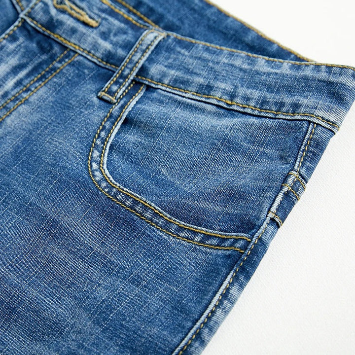Stilige sommershorts for herre i grå. Klassisk design for allvêr og avslappet herremote.