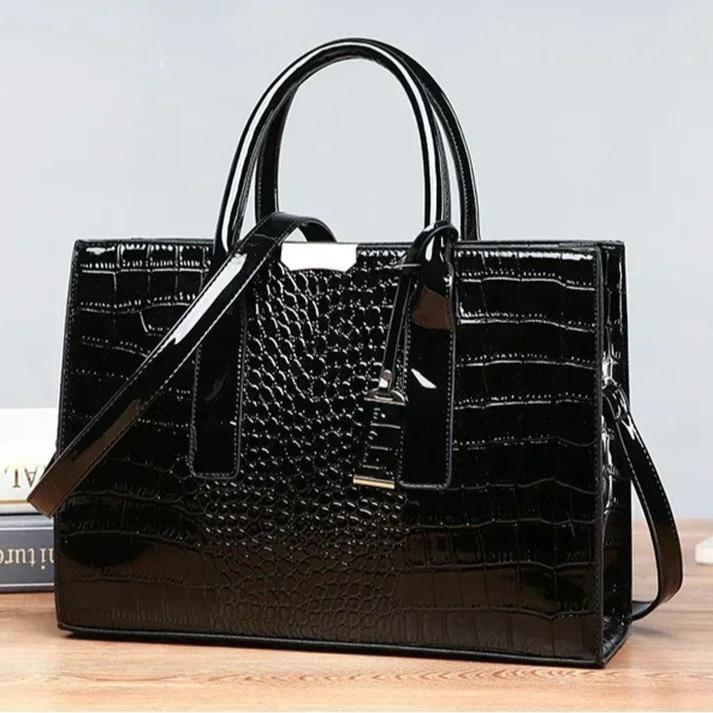 Elegant brun crossbody veske i krokodilletrykk for kvinner. Tidløst design og praktisk for en aktiv dag.