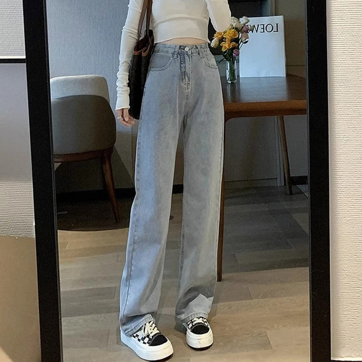 Svart damejeans med vide ben og høy midje, klassisk design for moderne streetwear.