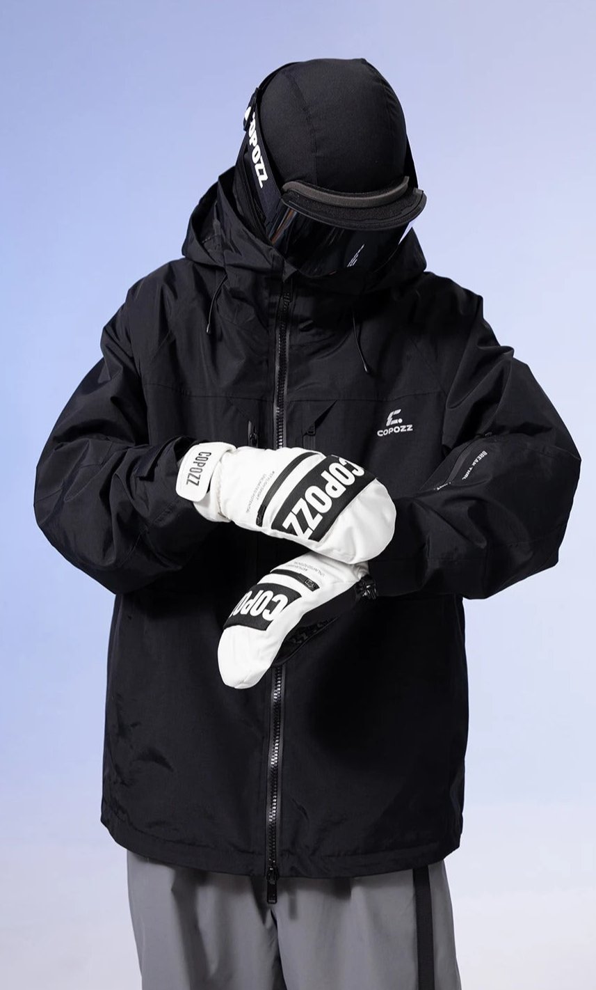 Et par profesjonelle unisex skihansker, klare for ski, snowboard og vinter. Vindtett, varmt snøsportutstyr.