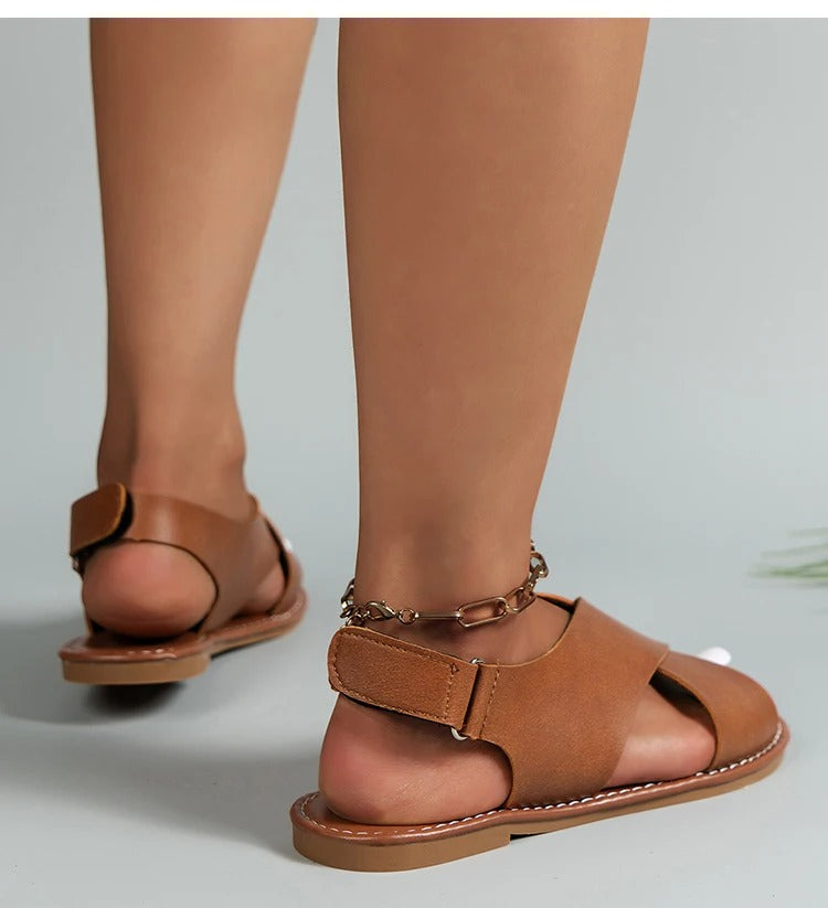 Komfortable slip-on kilesandaler til kvinner, perfekte brune sommersko for enkel hverdag.