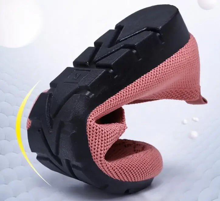 Svarte pustende slip-on loafers for kvinner, flate og komfortable for alle anledninger.