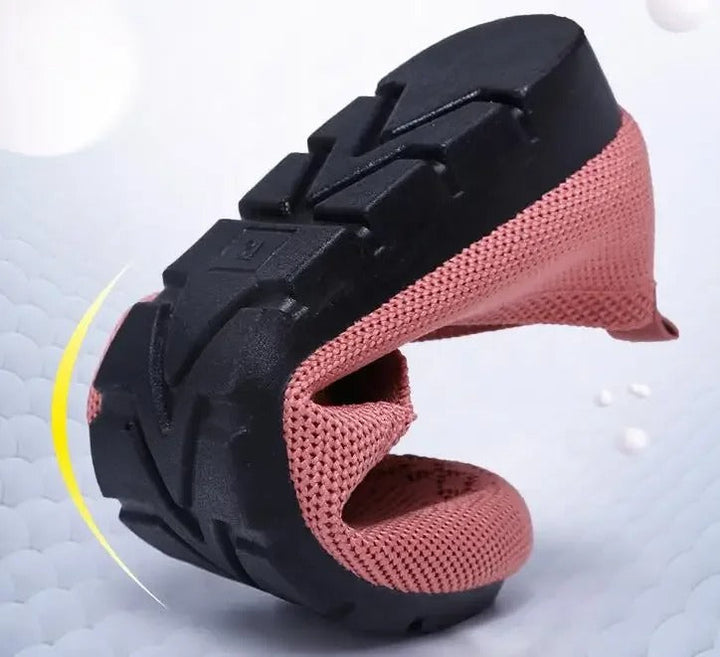 Svarte pustende slip-on loafers for kvinner, flate og komfortable for alle anledninger.