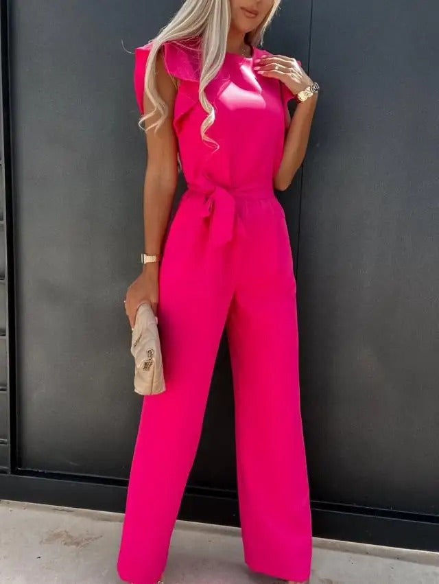 Allsidig damejumpsuit med volangermer, belte og vide ben. Elegant for fest, komfortabel for fritid.