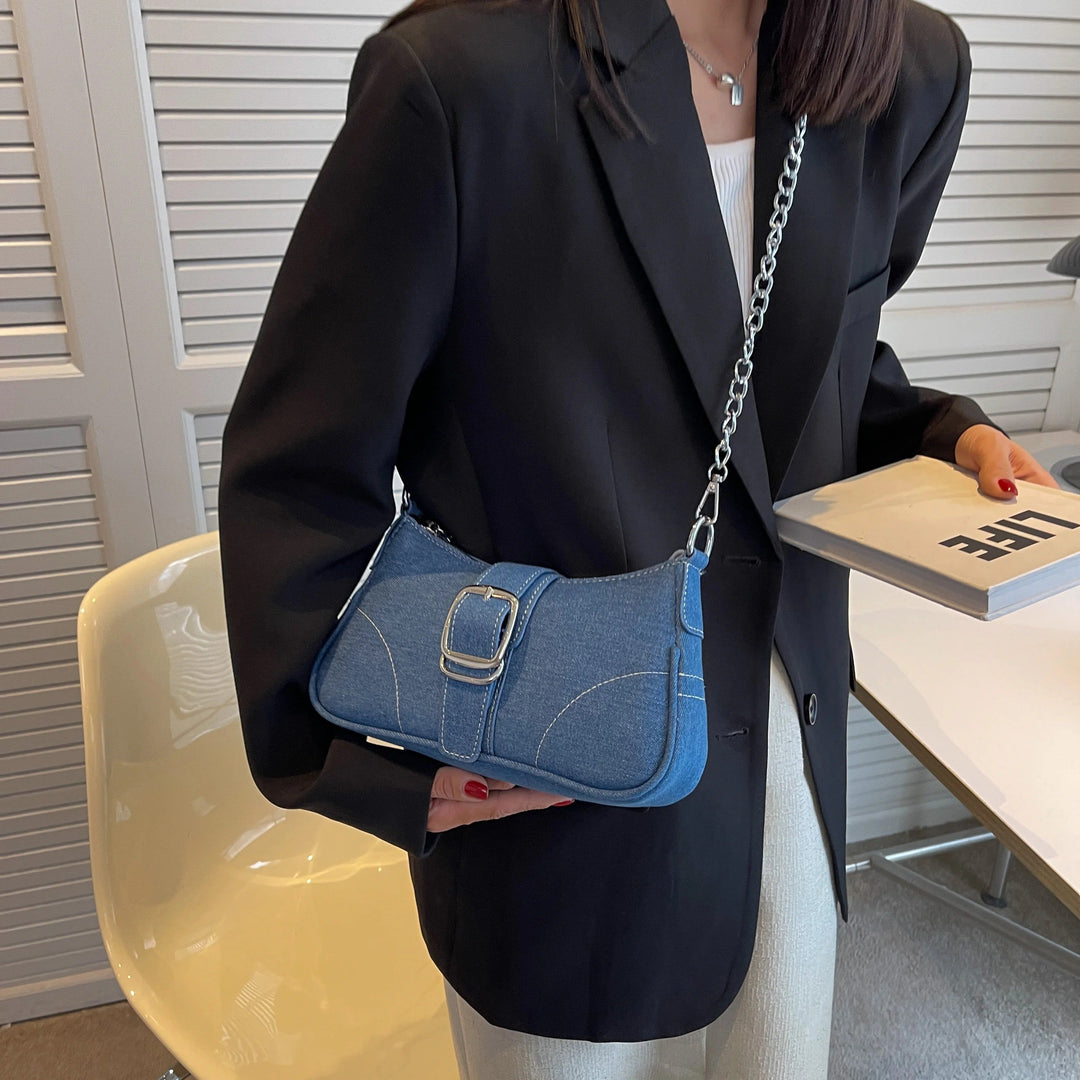 Blå trendy skulderveske for kvinner, en praktisk og stilfull crossbody-veske for hverdagsbruk.