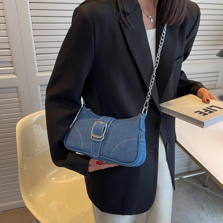 Blå trendy skulderveske for kvinner, en praktisk og stilfull crossbody-veske for hverdagsbruk.