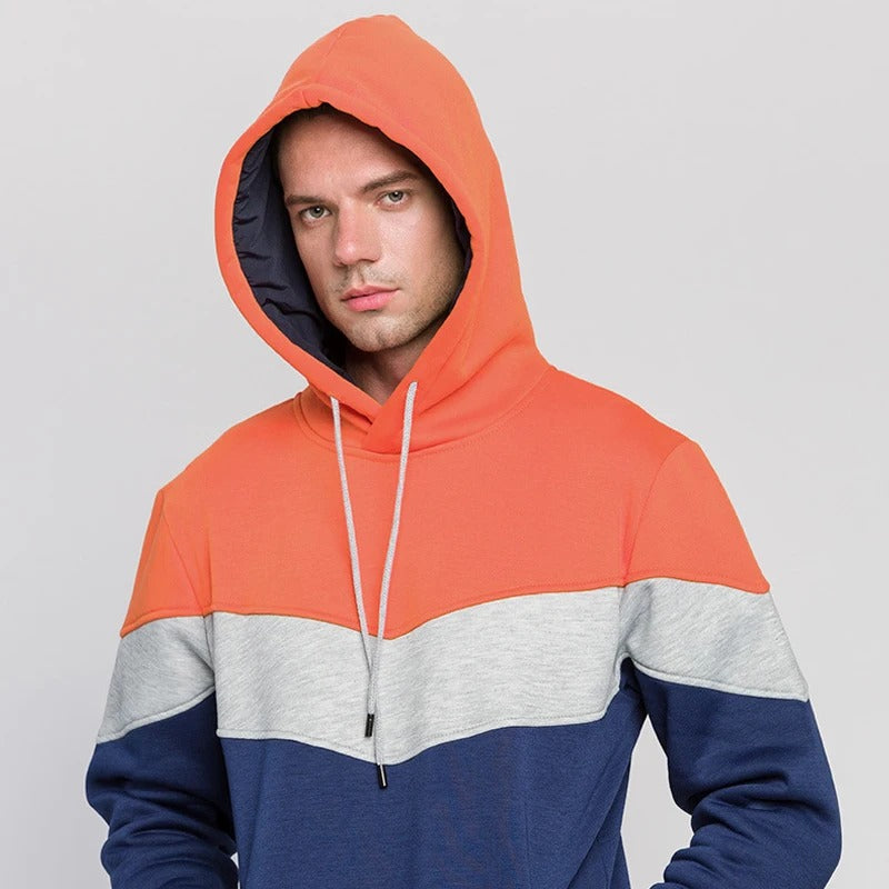 Svart og grå menns patchwork hettegenser, en varm og trendy overdel for alle casual anledninger.