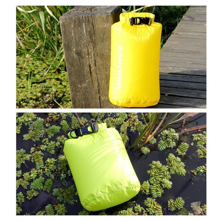 Detaljbilde av vanntett tørrsekk med lukking, viser robust design for utendørsbruk.