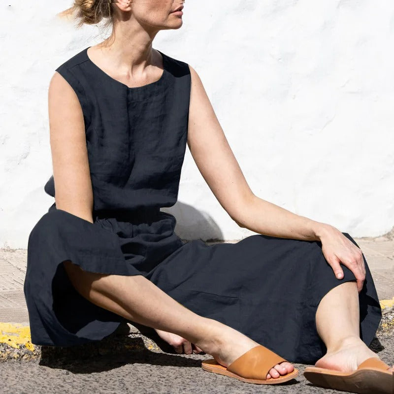 Elegant kvinner jumpsuit med vide ben og høy midje. Vis frem din stil med denne ermeløse motefavoritten.