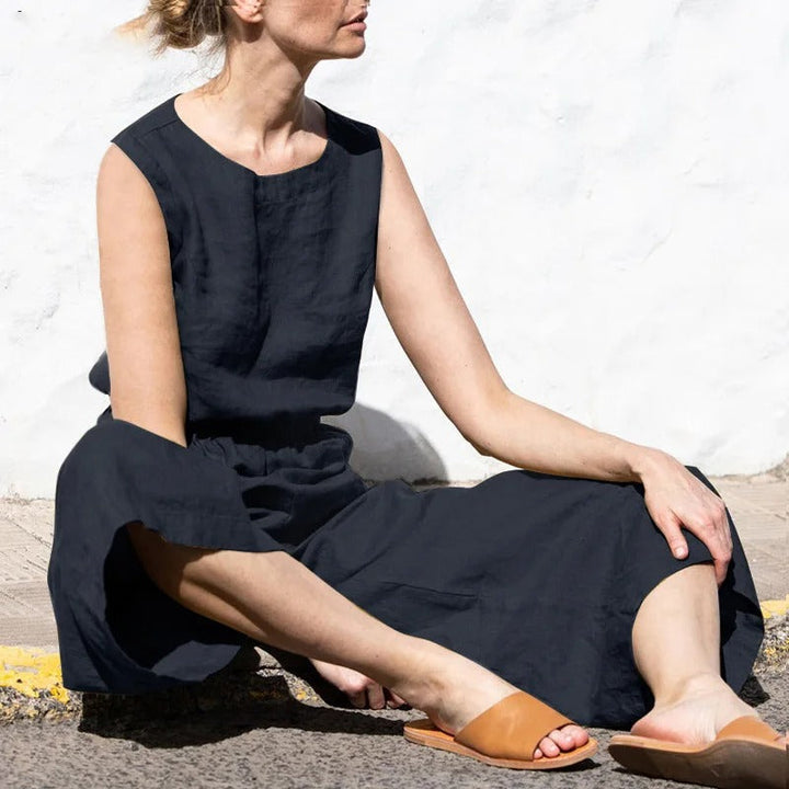 Elegant kvinner jumpsuit med vide ben og høy midje. Vis frem din stil med denne ermeløse motefavoritten.