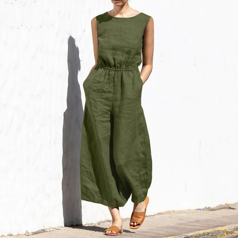 Jumpsuit for kvinner med vide ben og høy midje. Moderne design med lommer, perfekt for en aktiv fritid.