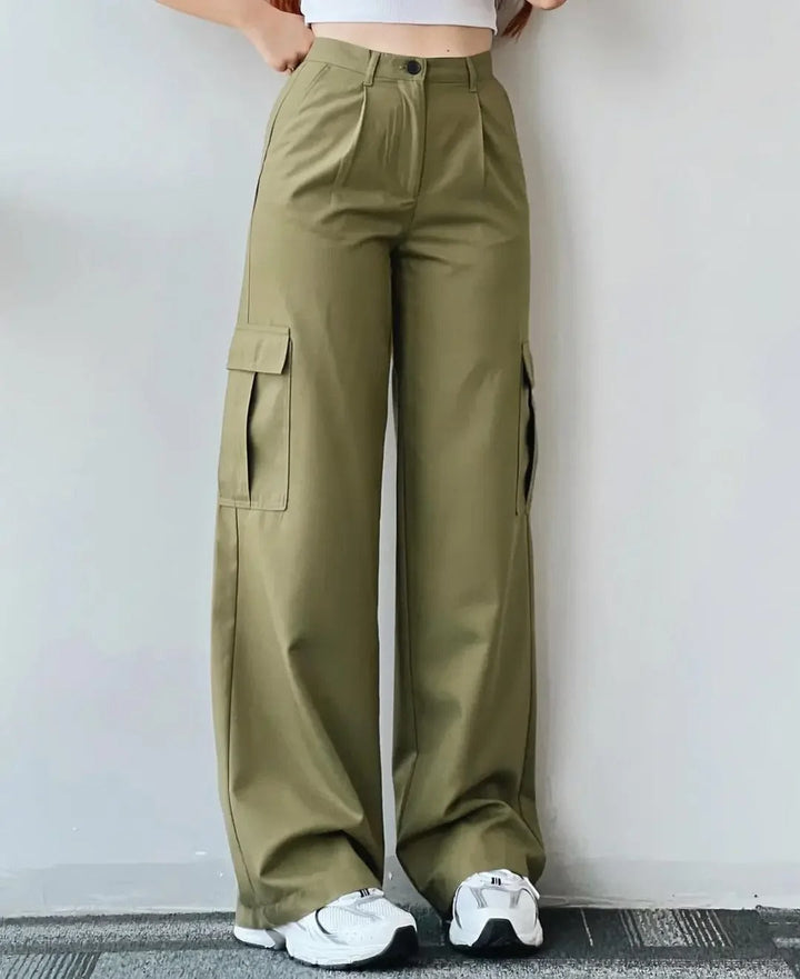 Streetwear cargobukser for kvinner med moderne design, vide ben og praktiske lommer for urban mote.